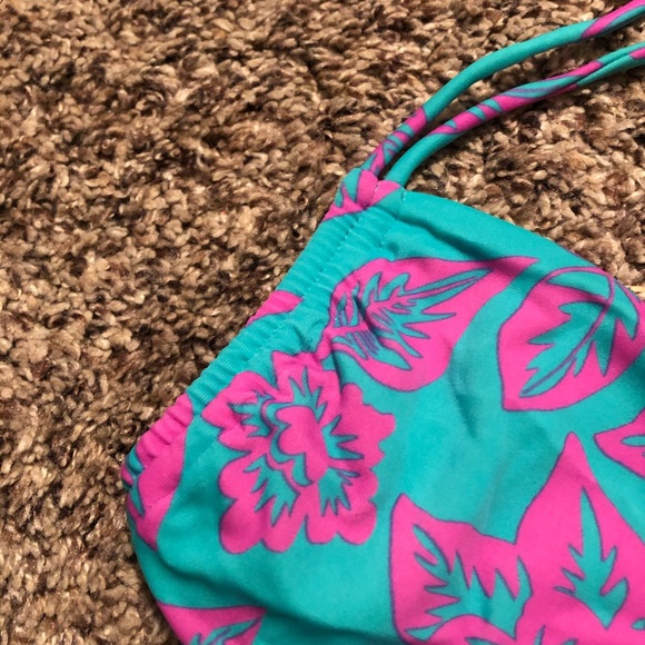 🌞🌸🏝 Victoria’s Secret Tropical Print Bikini Top - Picture 3 of 9